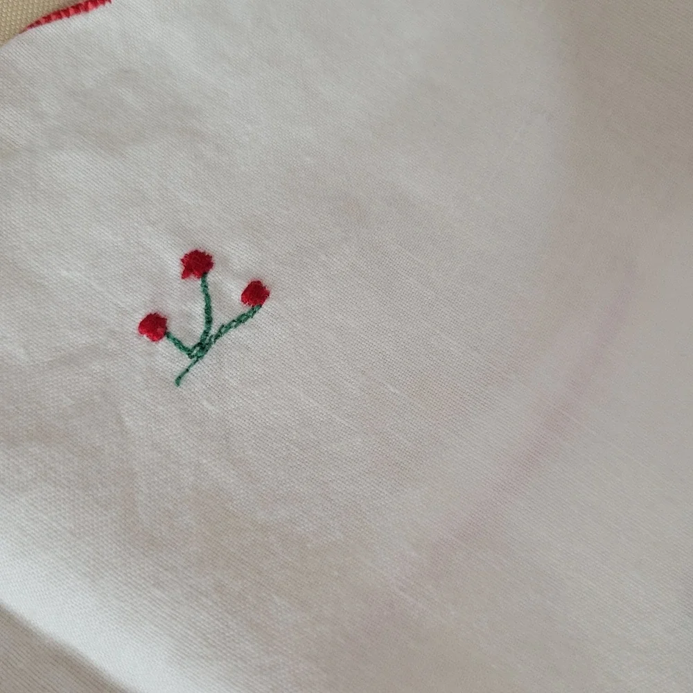 Vintage Christmas Table Runner applique Embroidered Poinsettia Scalloped Edge